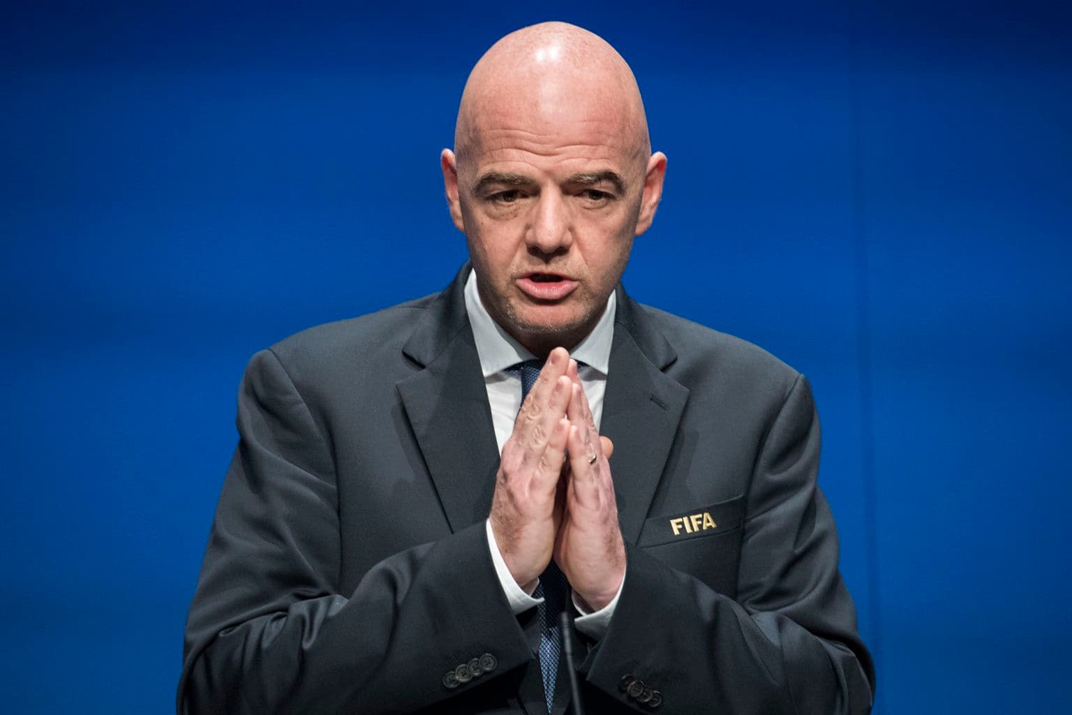 Инфантино заявил, что нужно рассмотреть вопрос отмены бана российских команд 